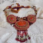 Rotem Jaspis Plastron Halskette bestickt mit Halbedelsteinen der Rote Jaspis mit Swarovski-Kristallen, Cloisonné-Perlen, Muranos und Rocailles